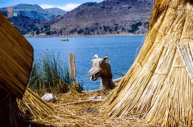 Die schwimmenden Inseln der Urus aus Totora-Schilf