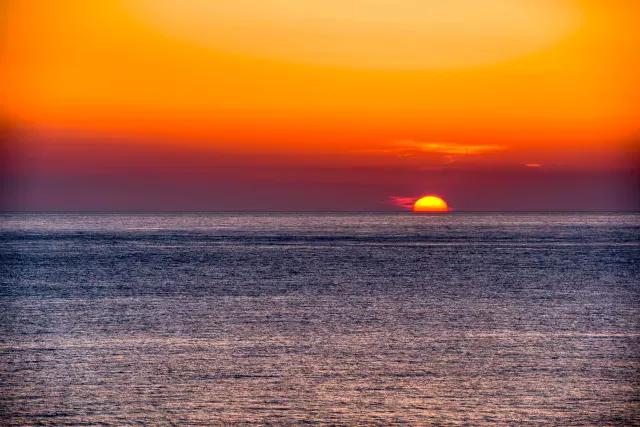 Sonnenuntergang über dem Atlantik vor Irlands Küste