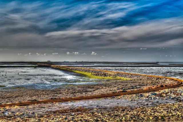 The Lorendamm to the Hallig Nordstrandischmoor (HDR)