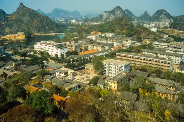 Die Stadt Guilin zwischen den Karstbergen