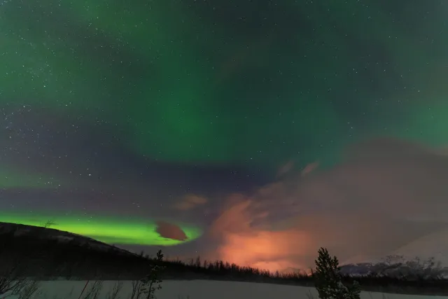 Polarlichter in den Lyngenfjorder Alpen am 70sten Breitengrad