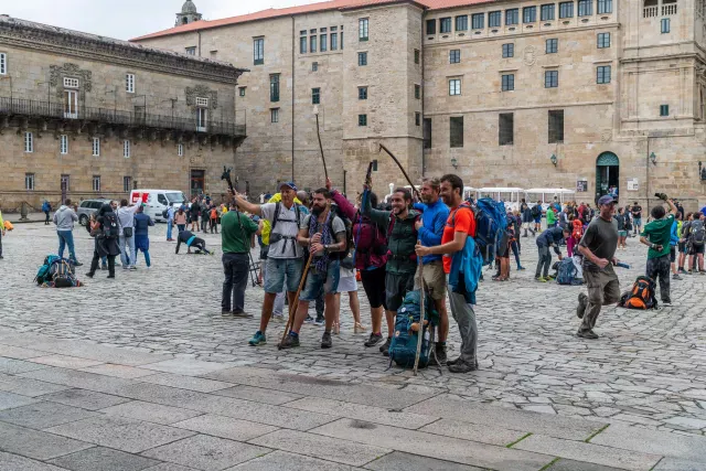 Ausgelassene Stimmung auf dem Platz vor der Kathedrale