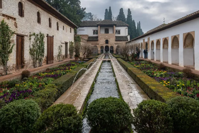 Water feature in the Patio de la Acequia