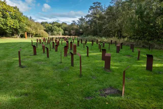 Das Stelenfeld des KZ Husum-Schwesing